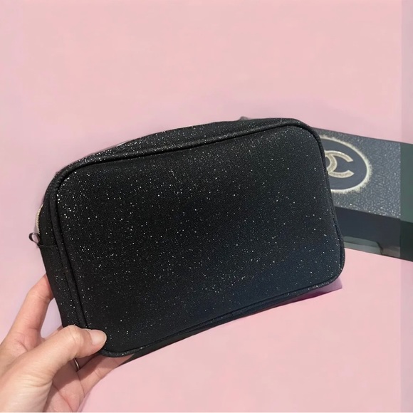 ✨ New Chanel Beauty holiday limited edition bag✨ - Picture 10 of 14